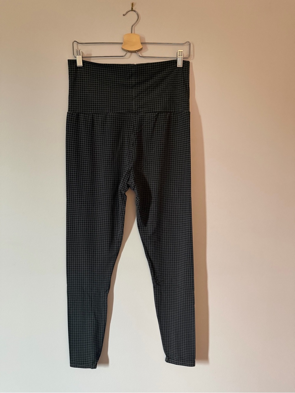 Hatch Maternity Houndstooth Gray Leggings